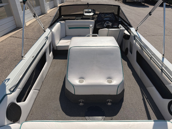 1993 20' Sanger "Skier DX II" Closed Bow