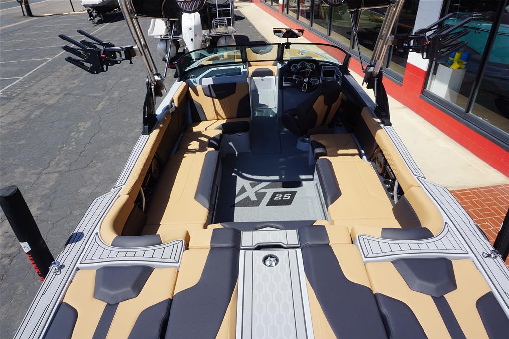 2024 MasterCraft XT25