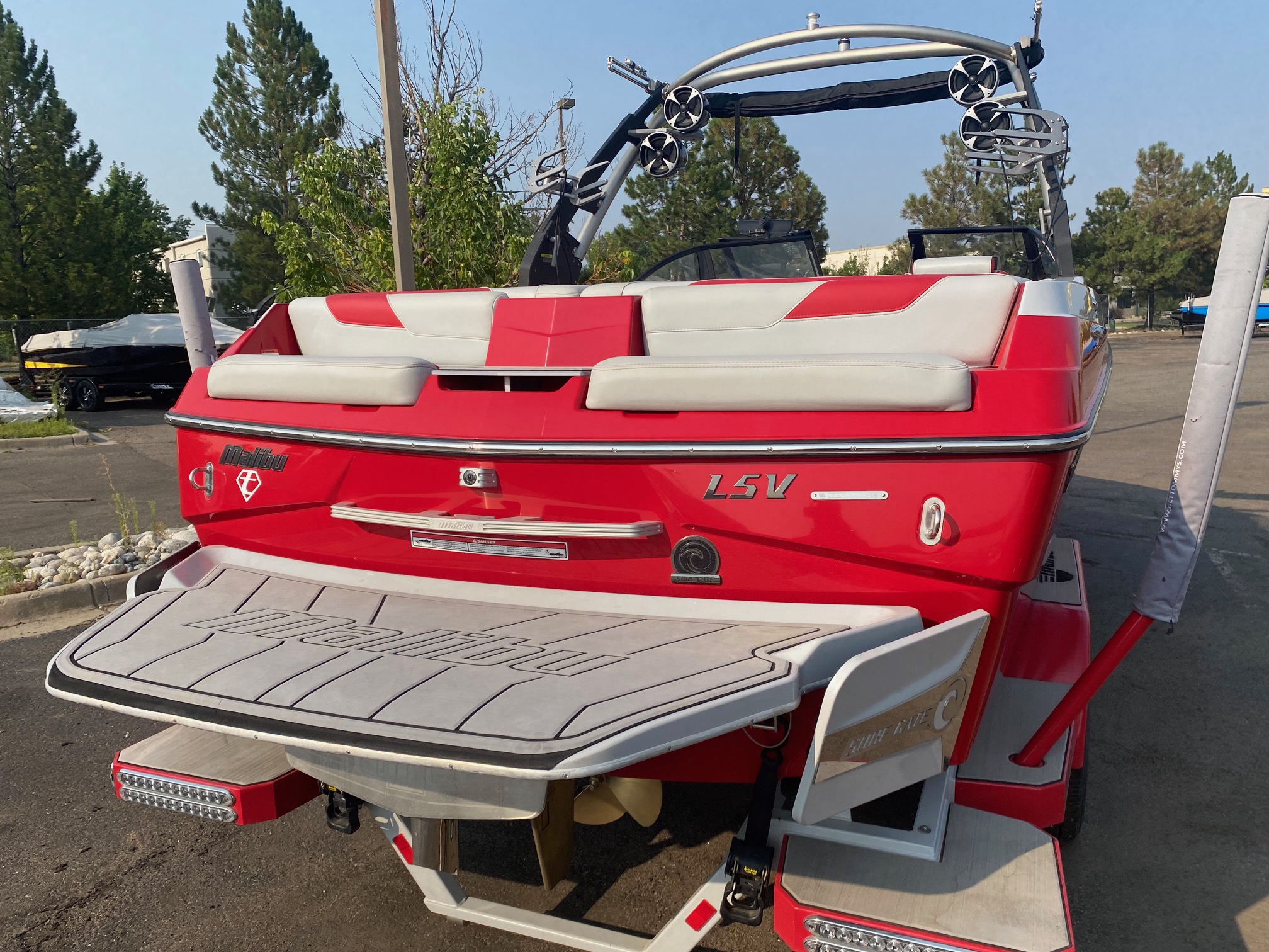 2019 Malibu 23LSV Wakesetter