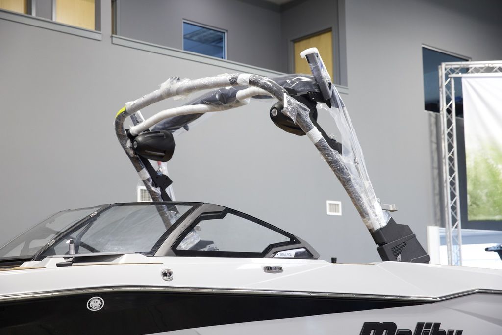 2025 Malibu Boats 25 LSV