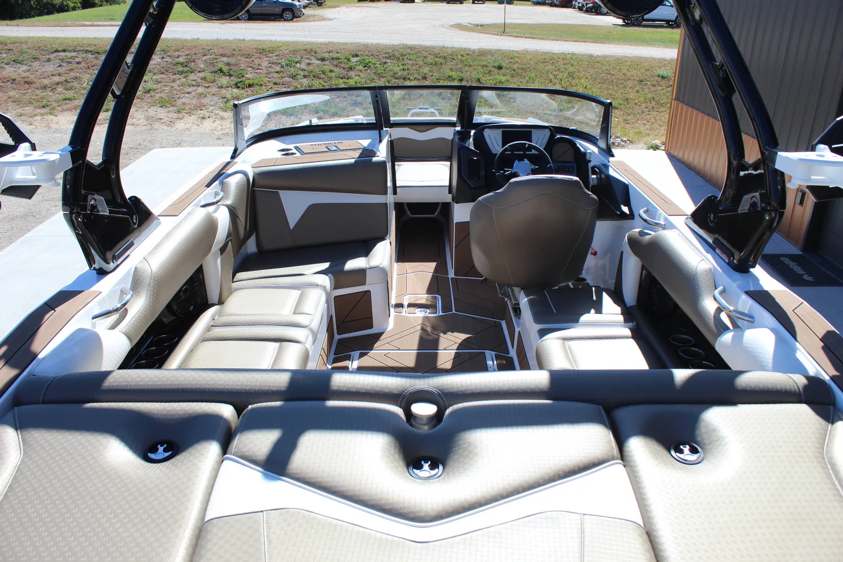 2025 Supreme S220