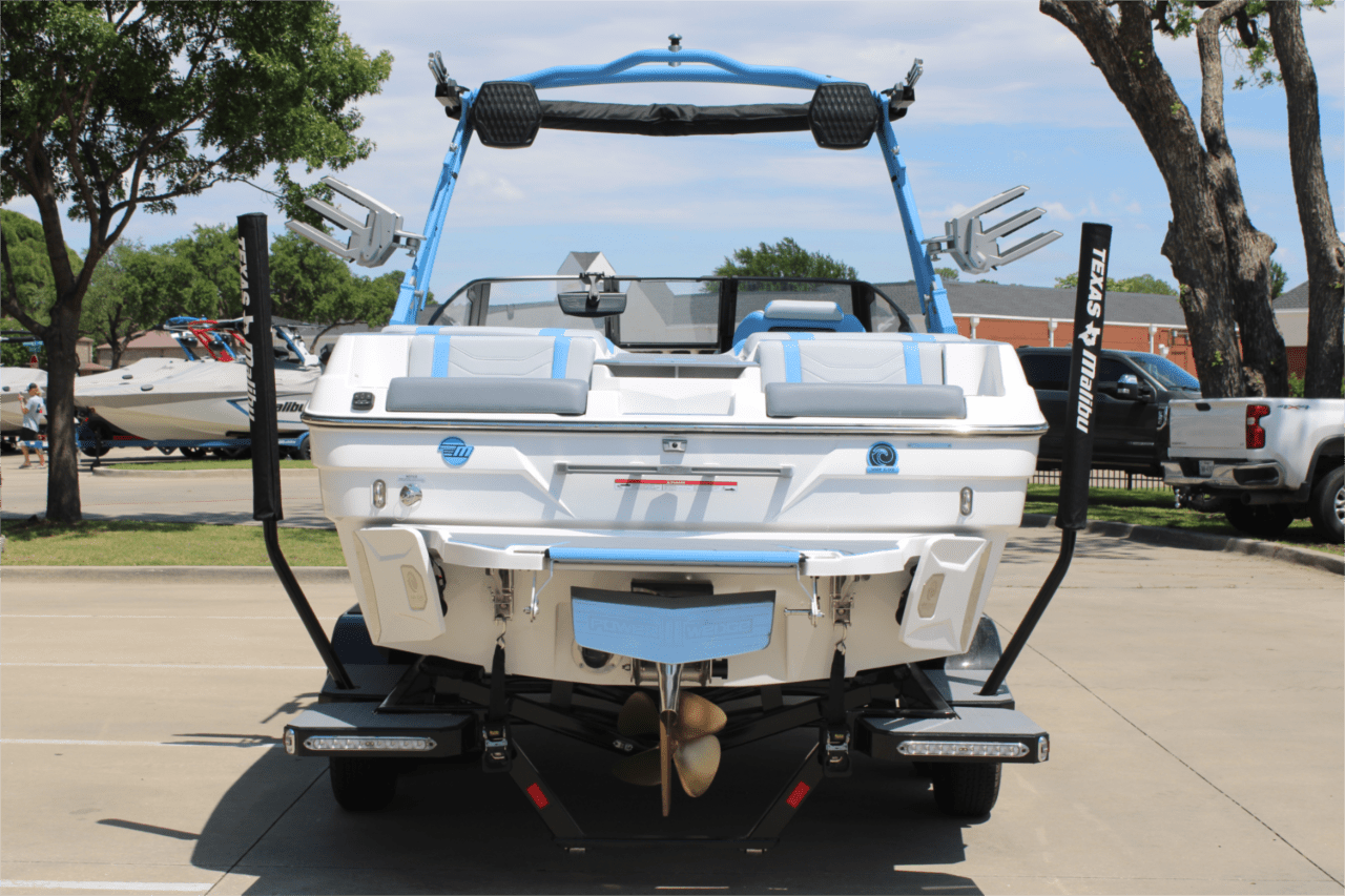 2025 Malibu 23 LSV Icon
