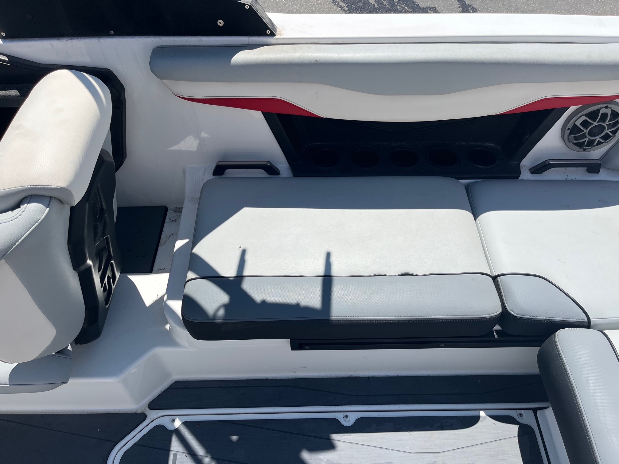 2022 Axis T220