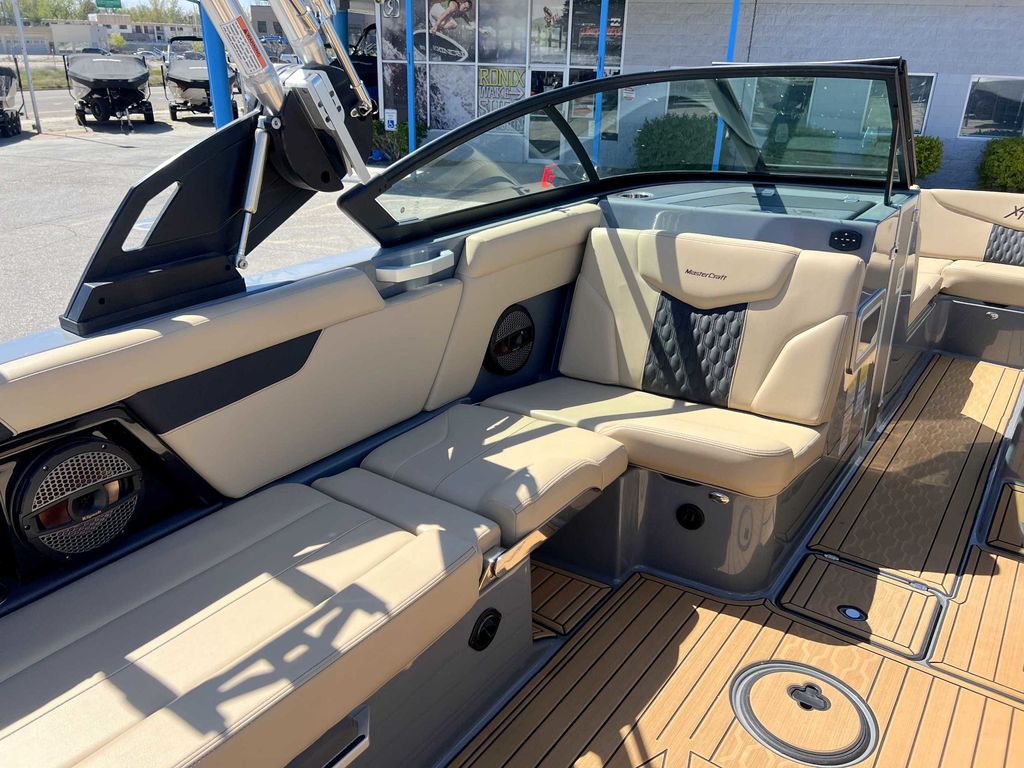 2023 MasterCraft XT24