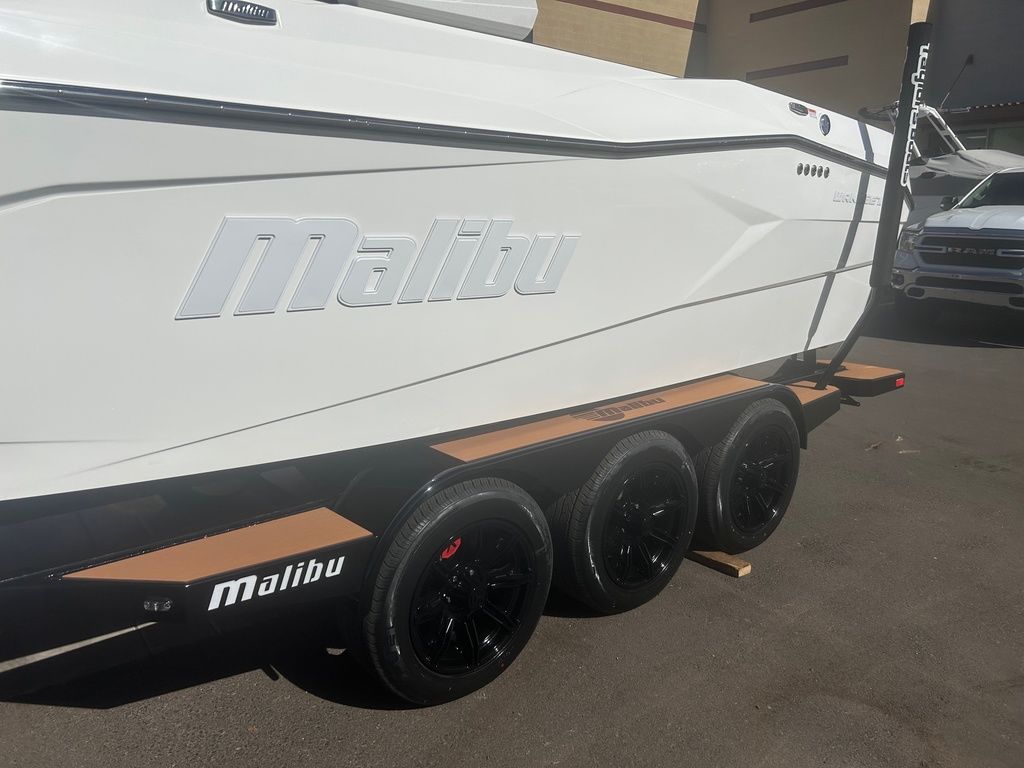 2025 Malibu Boats 26 LSV