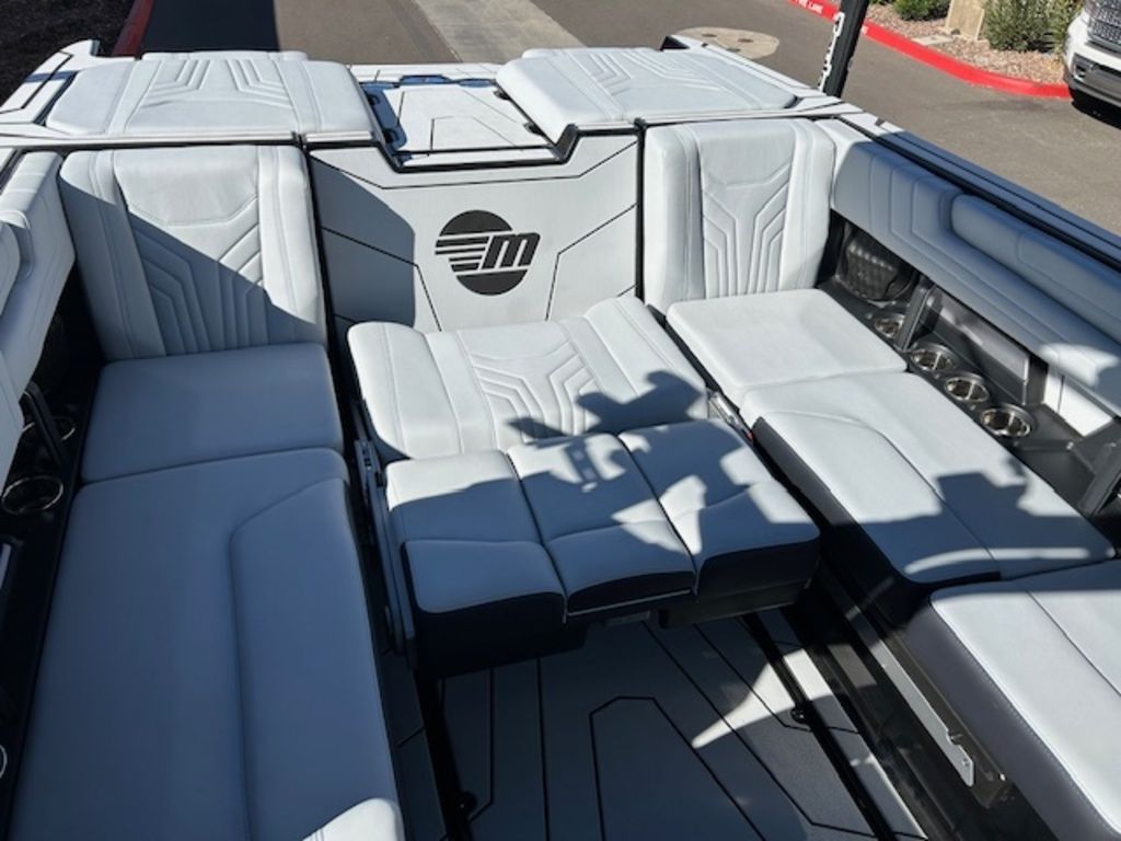 2025 Malibu Boats 25 LSV