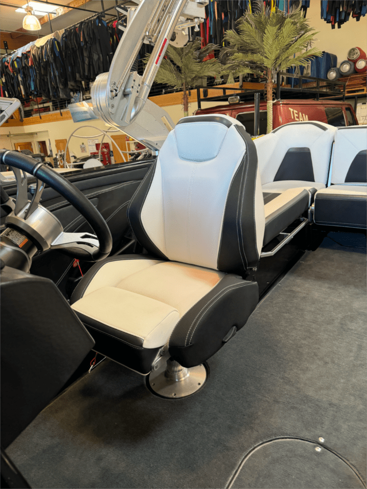Excellent Condition Low Hour 2020 Mastercraft XStar