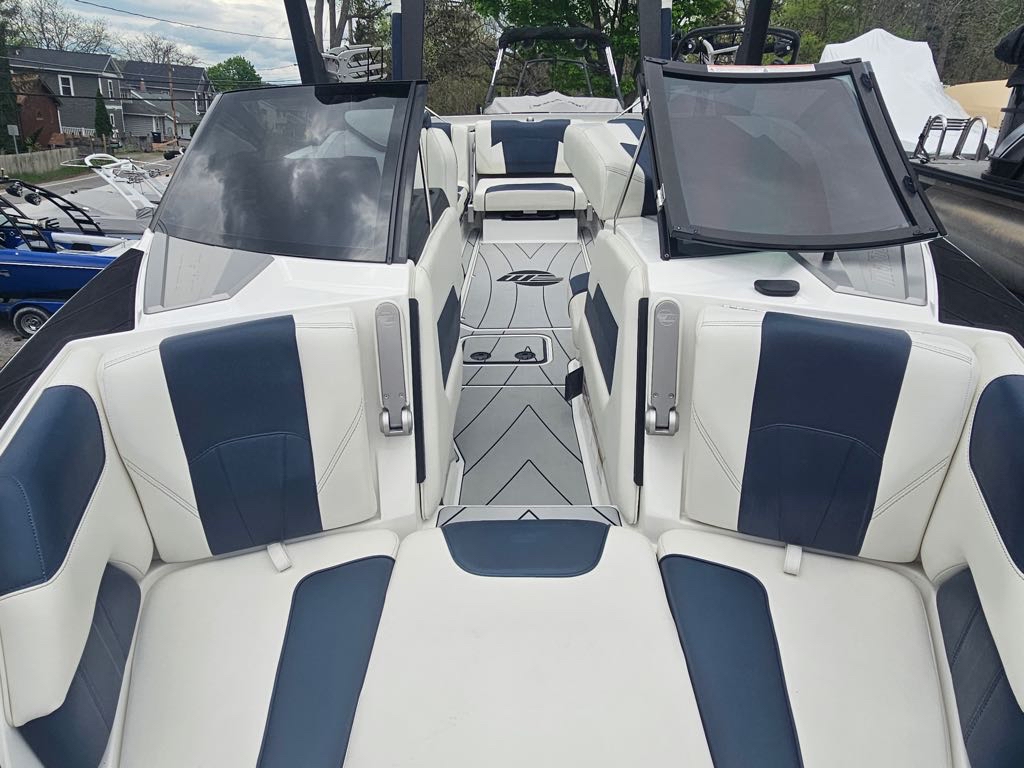 2021 Malibu Boats Wakesetter 25 LSV