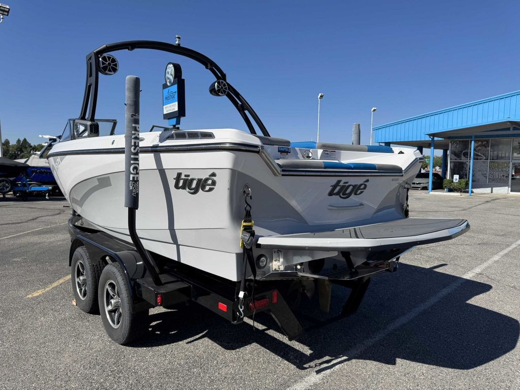2019 Tige R21