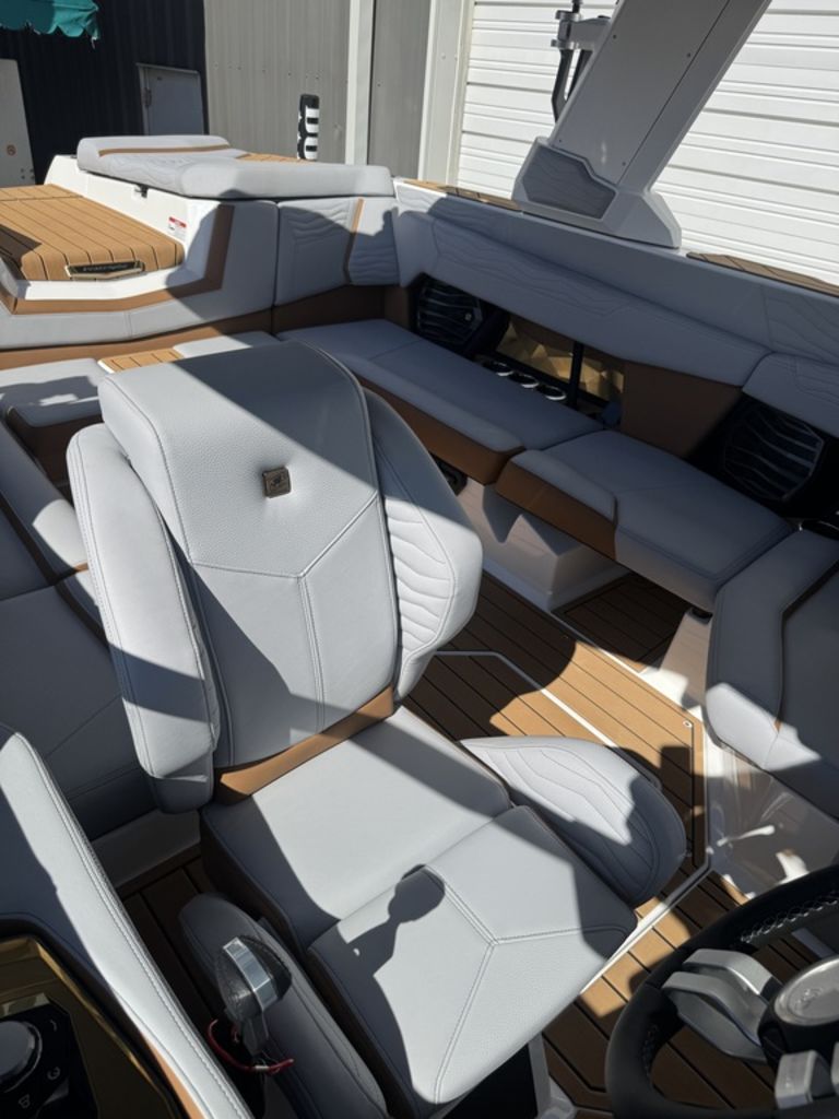 2025 Nautique Super Air Nautique G23