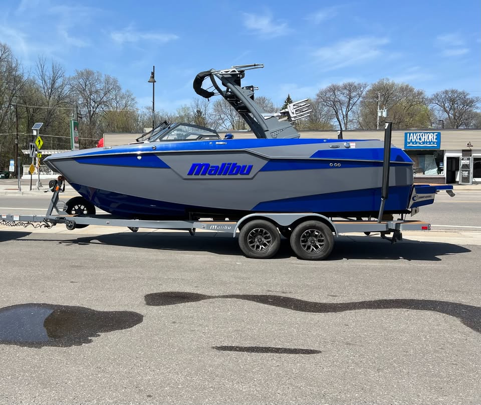 2021 Malibu M220 – Head Turning Colors!