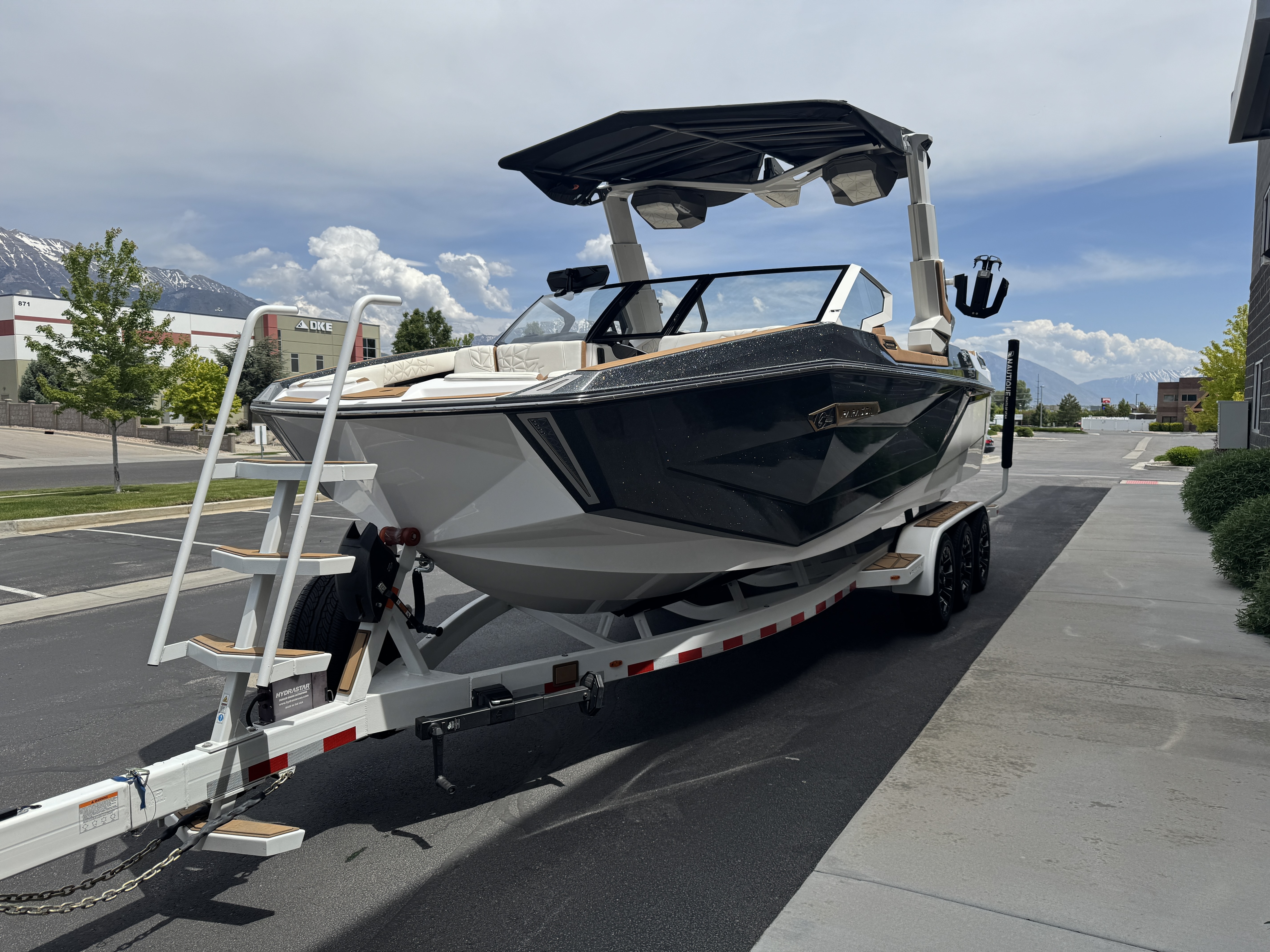 2025 Nautique G25 Paragon Low hours - Loaded - Liquid lumens 