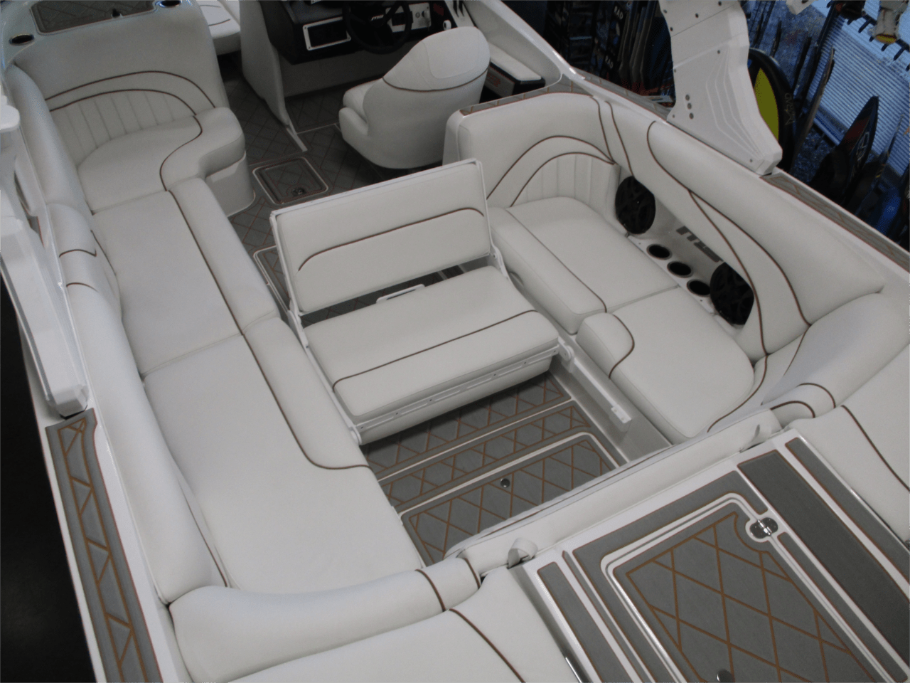 2025 MB SPORTS B52 23’ ALPHA