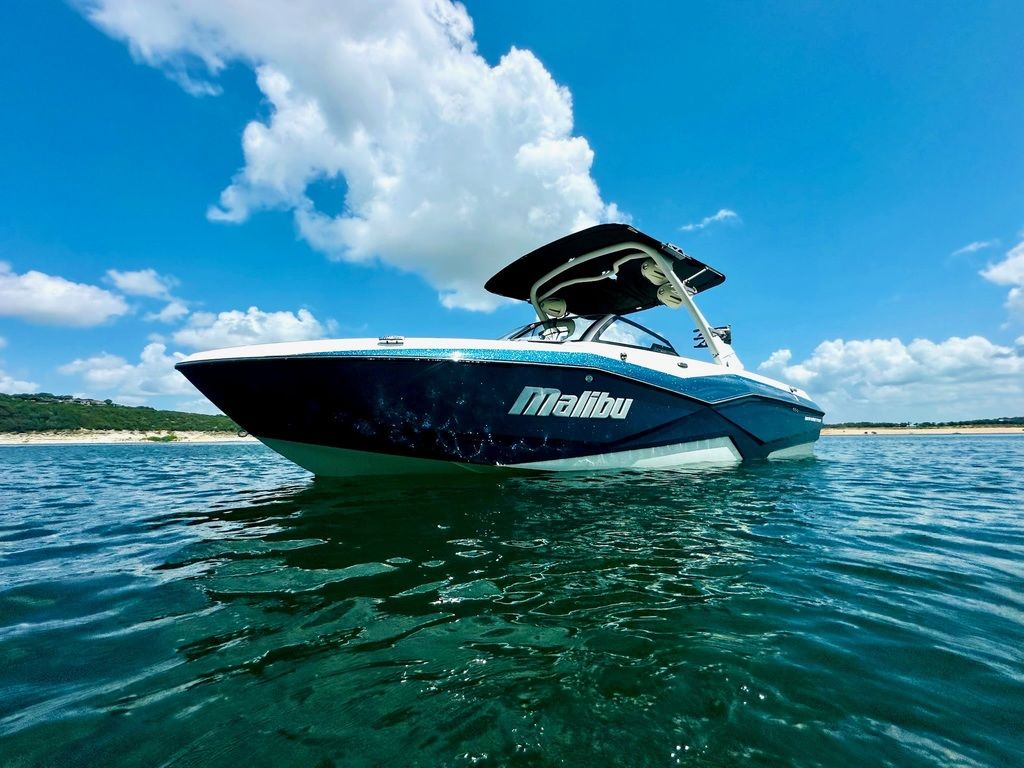 2023 Malibu Boats 25 LSV