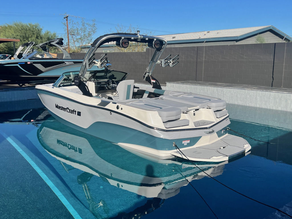 2025 Mastercraft XT22