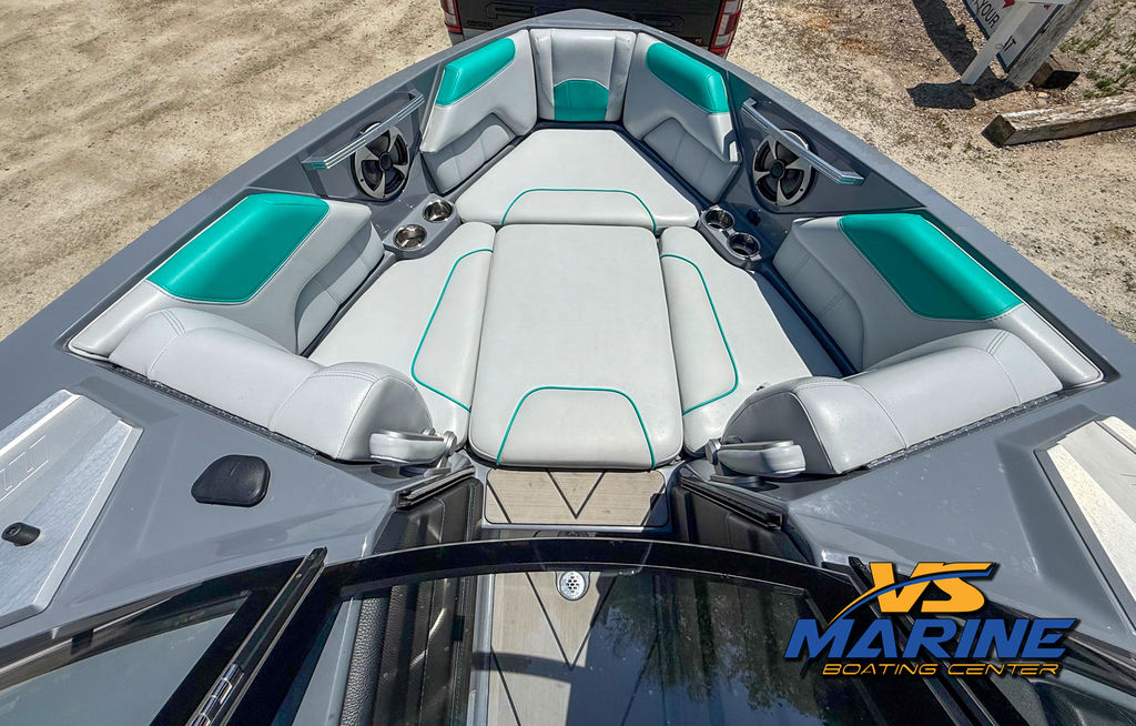 2020 Malibu Boats 25 LSV