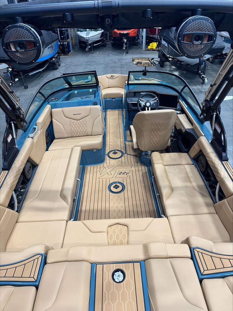 2025 MasterCraft XT22T