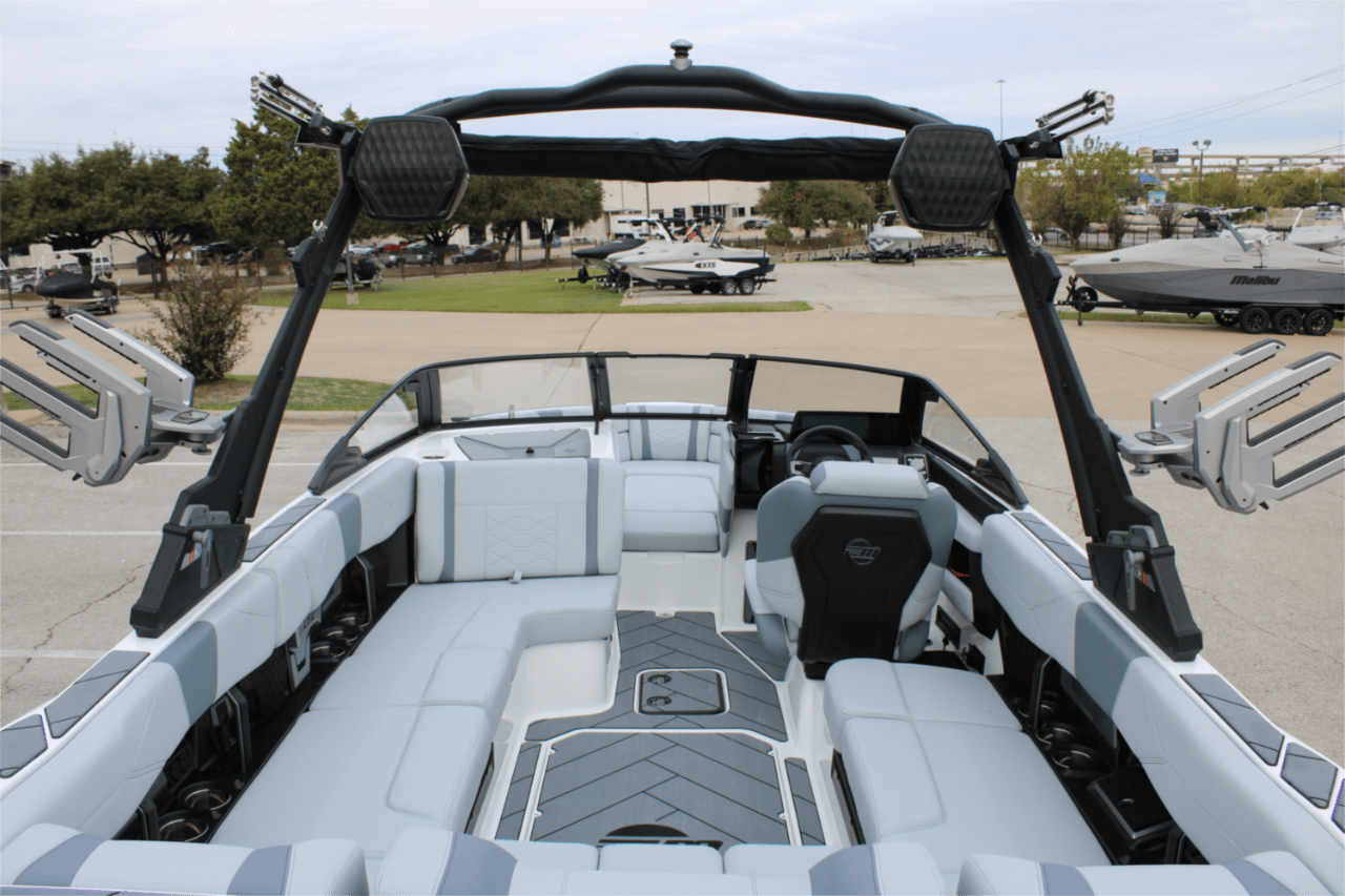 2025 Malibu 23 LSV