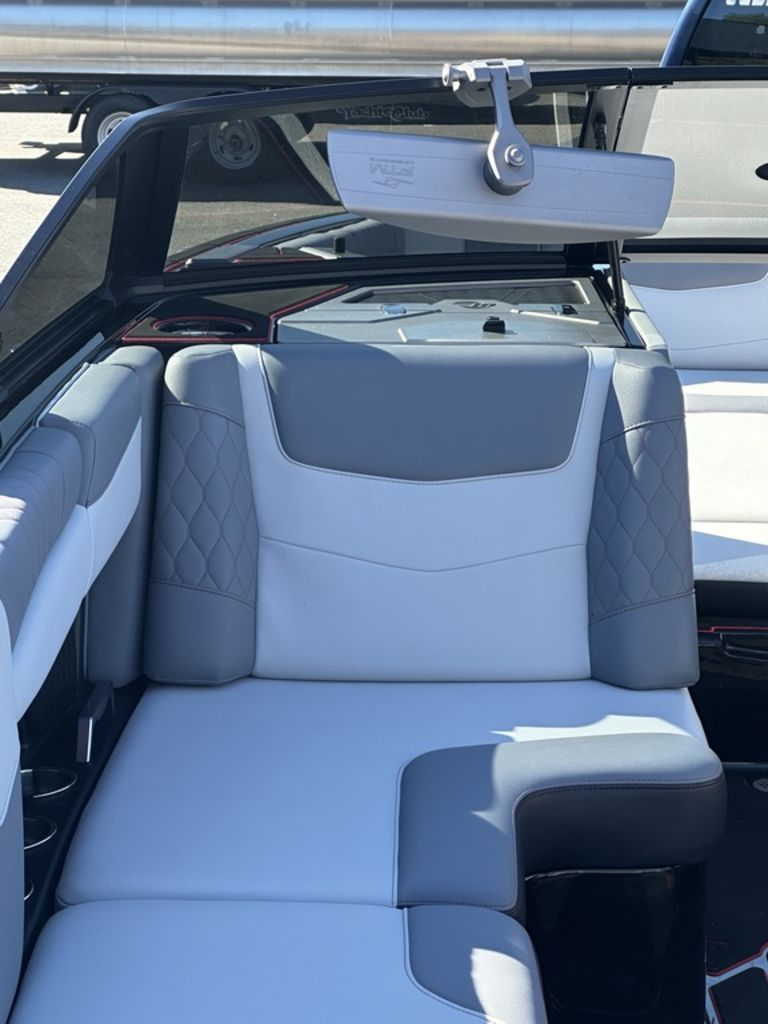2023 Malibu Boats M220