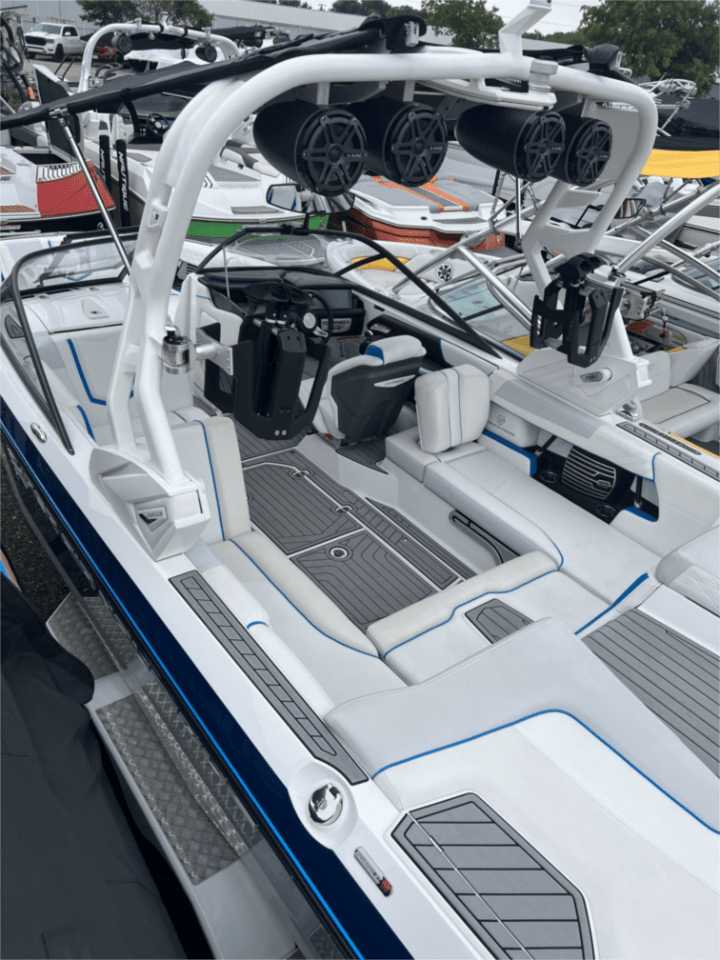 2018 Nautique G23 — Head Turner!
