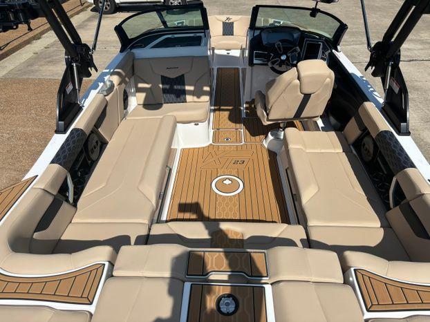 2024 MasterCraft XT23