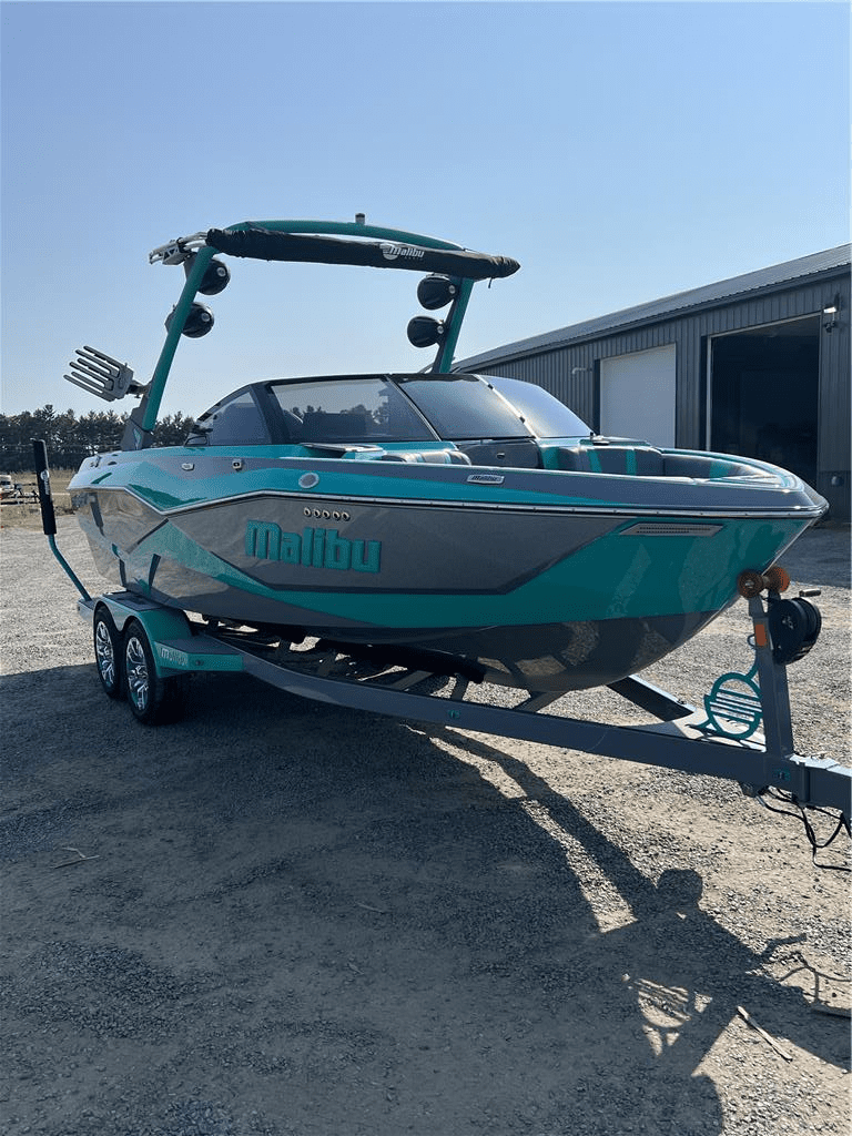2023 Malibu 22 lsv  m6/stern turn-Loaded