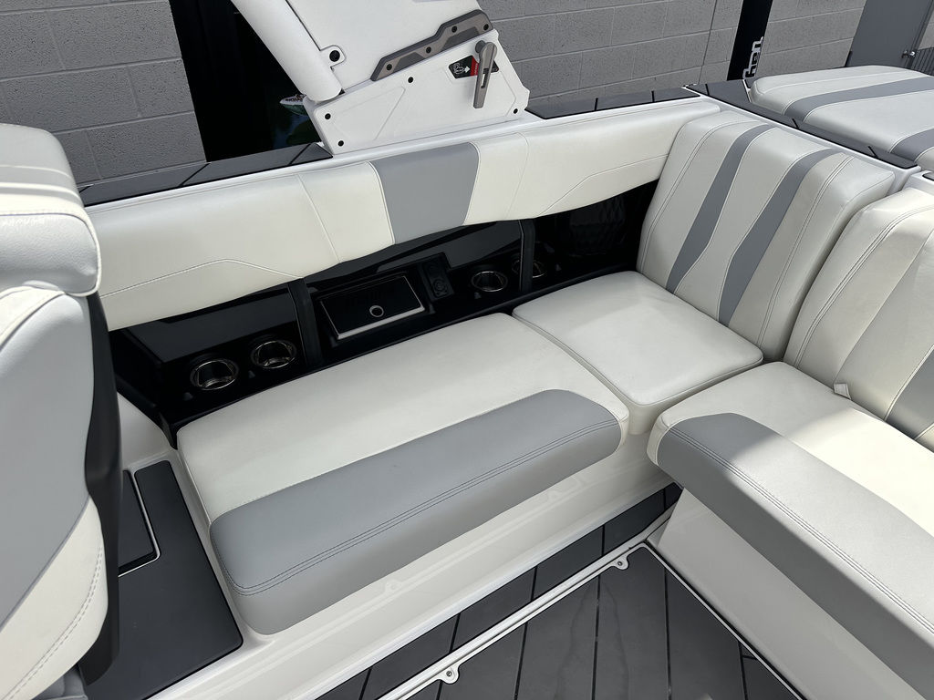 2023 Malibu Boats 22 LSV