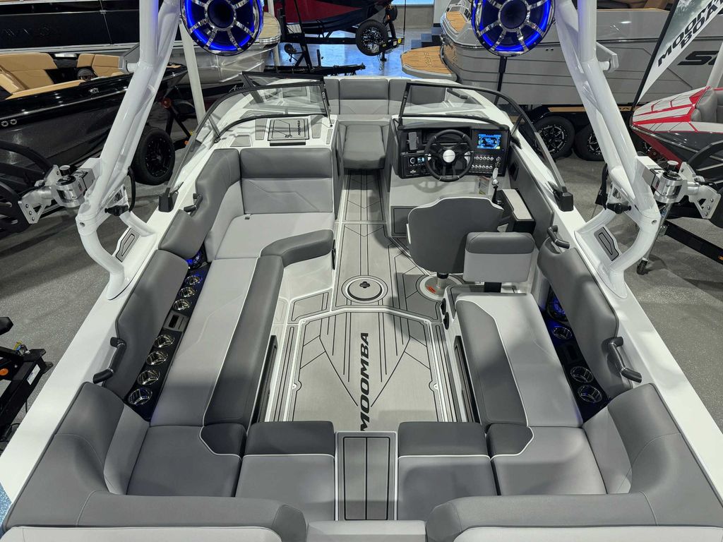 2025 MOOMBA Max