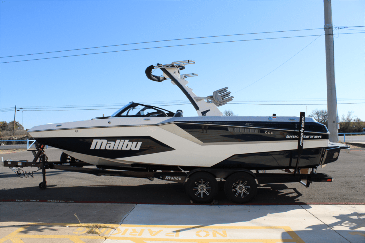 2025 Malibu 24 MXZ