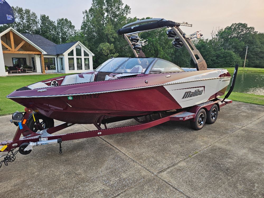 2018 Malibu 23 LSV