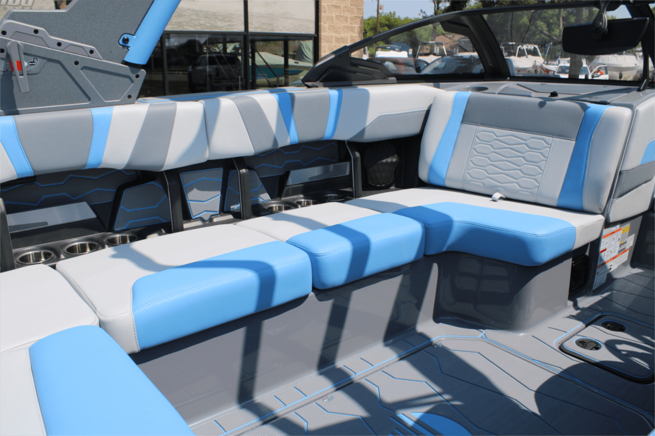 2025 Malibu 22 MXZ Icon