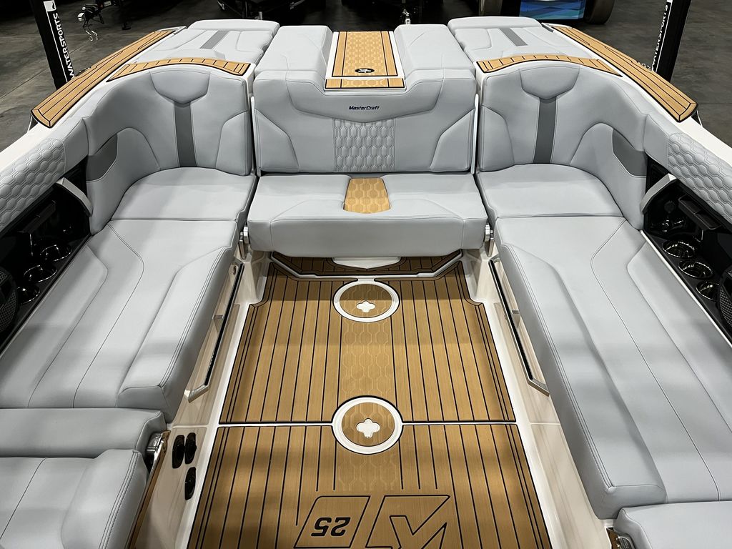 2024 MasterCraft XT25