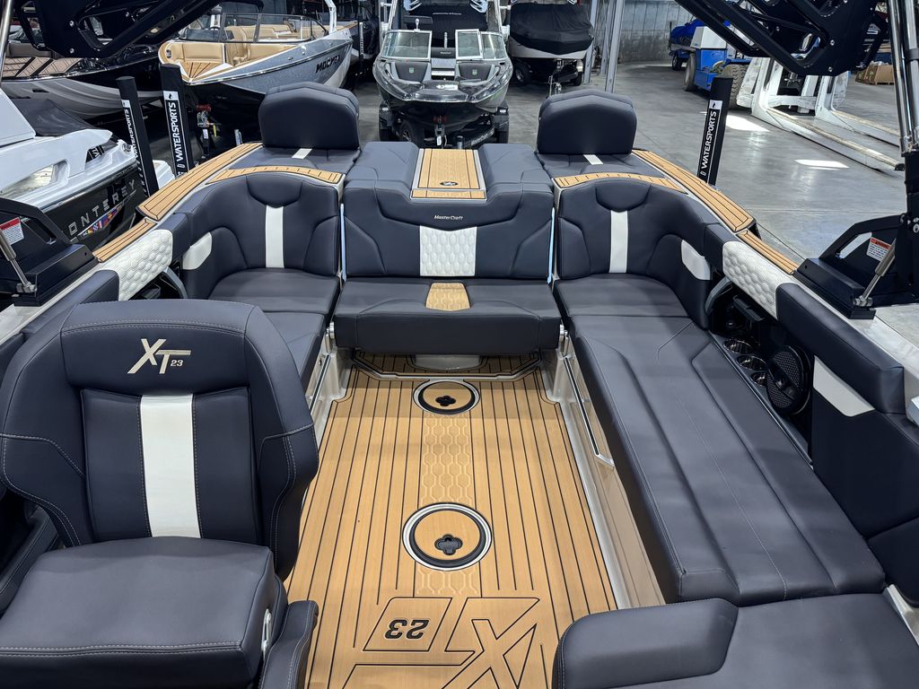 2025 MasterCraft XT23