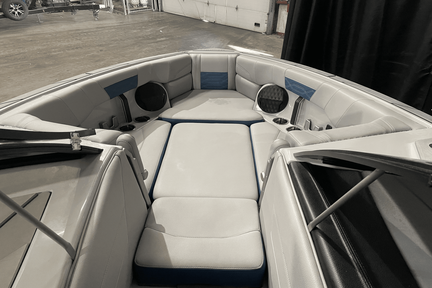2022 Malibu Wakesetter 25LSV