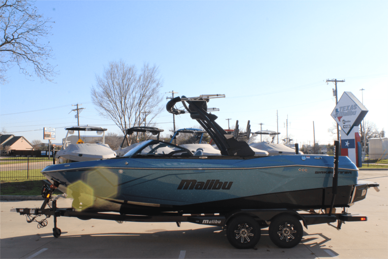 2025 Malibu 23 LSV