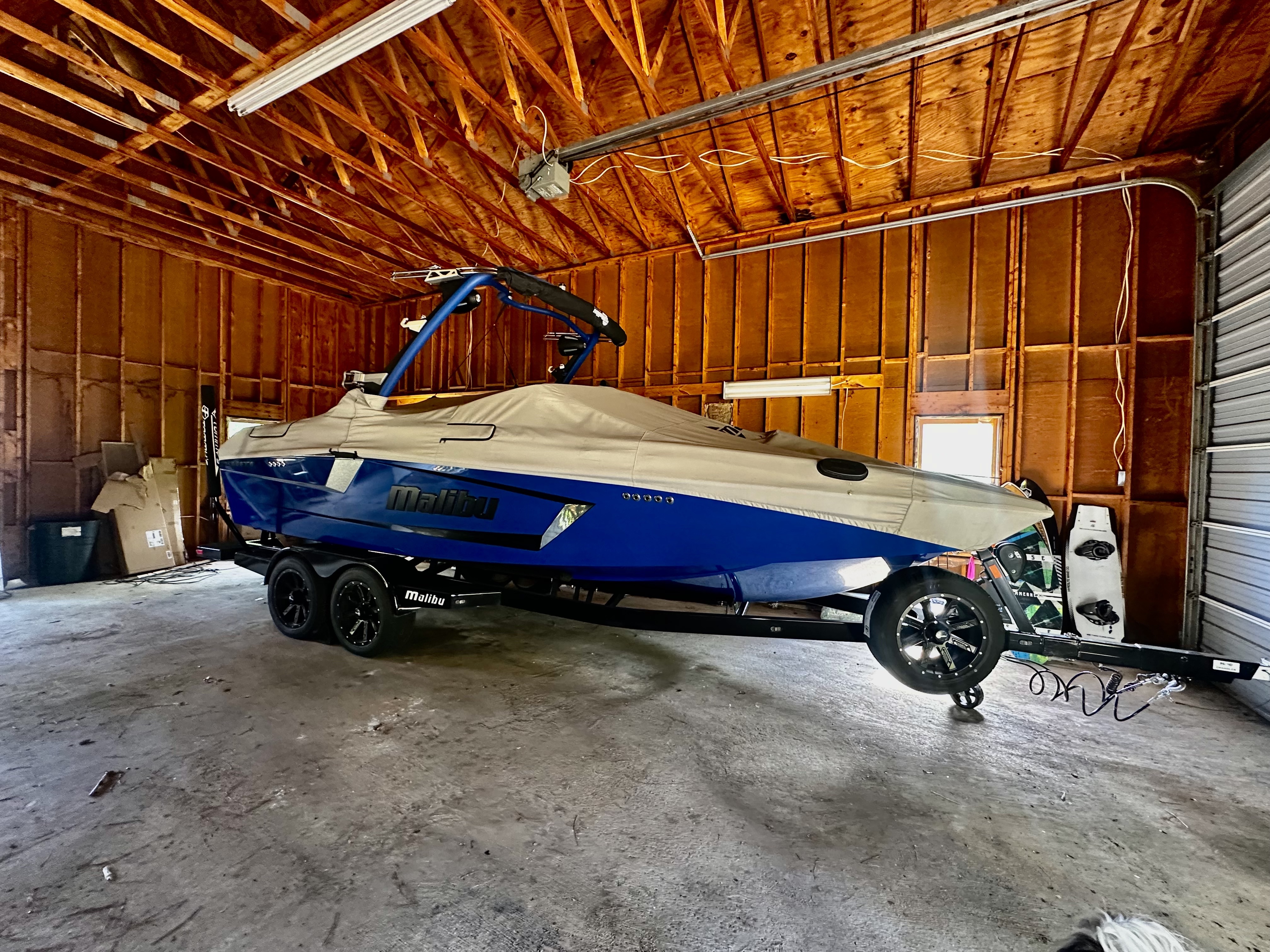 2023 Malibu MXZ 23' ONLY 29 HOURS!