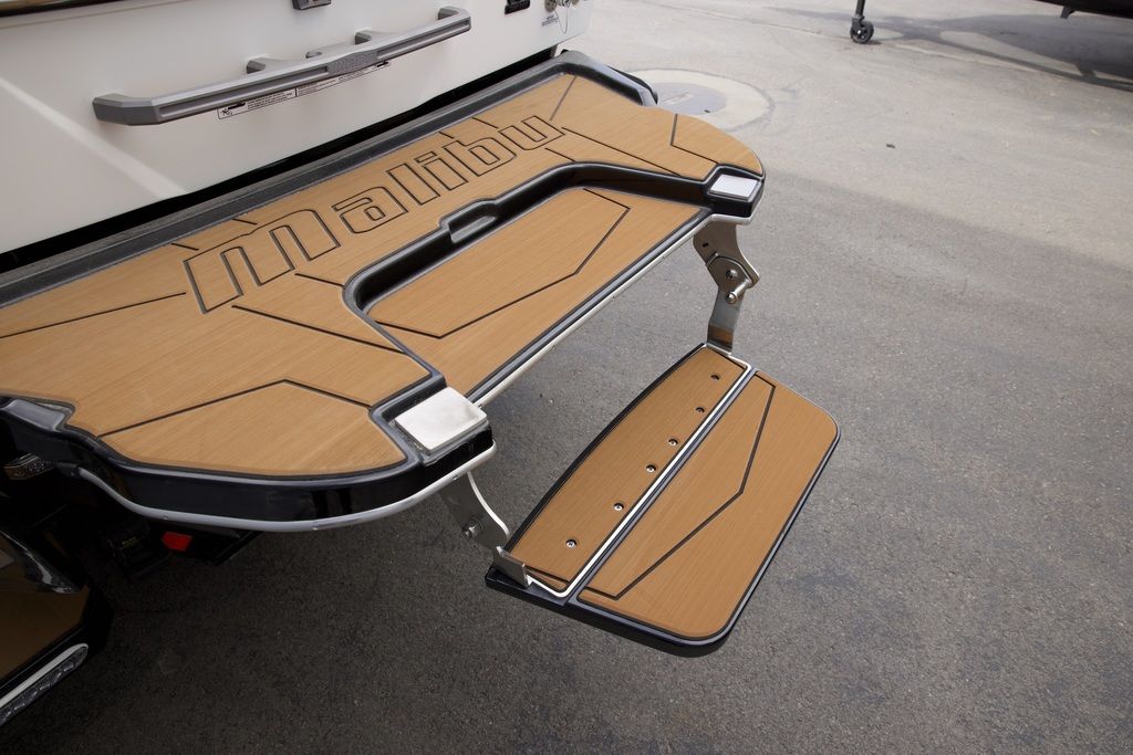 2025 Malibu Boats 25 LSV