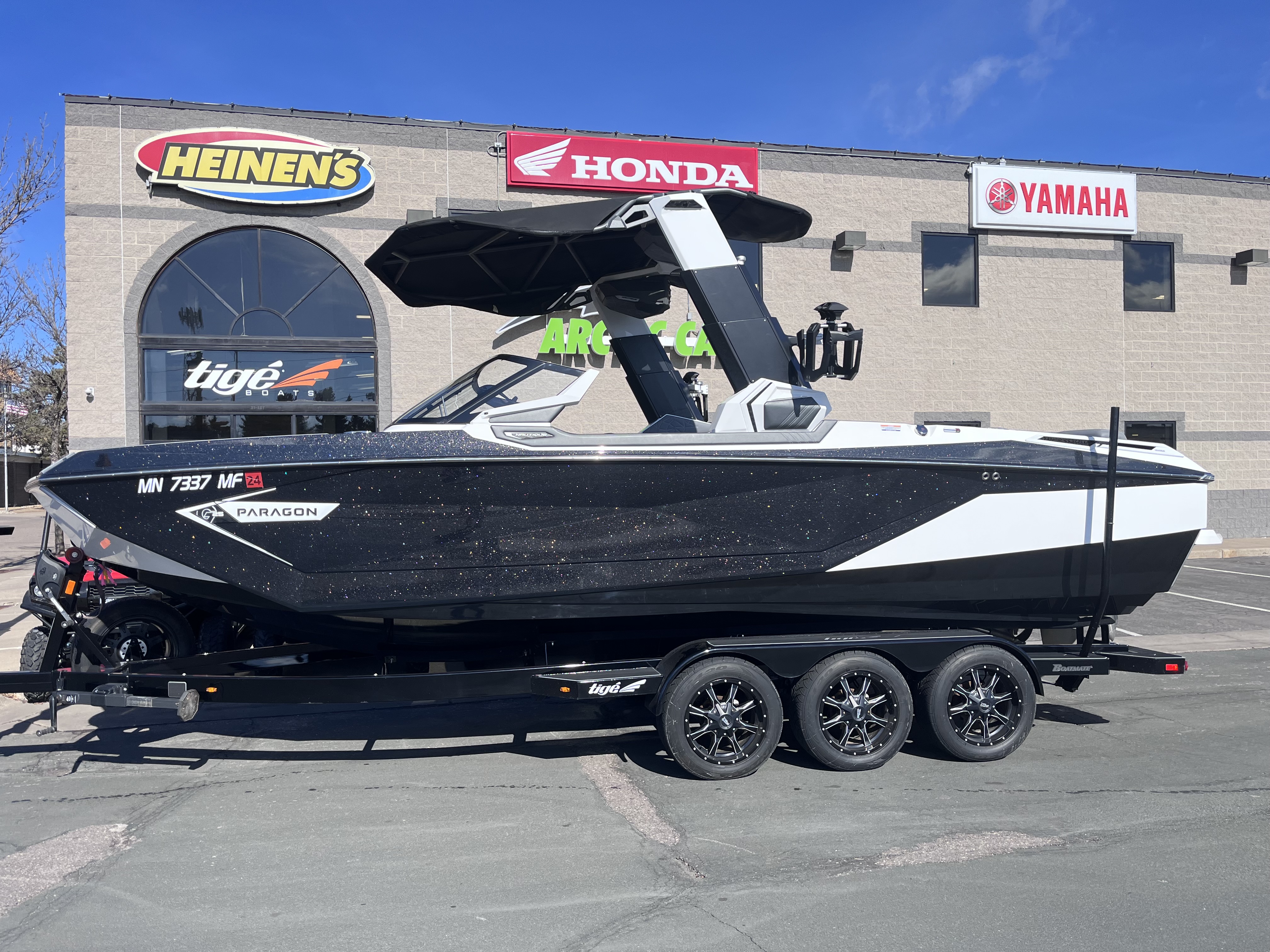 2022 Nautique Paragon G25! Only 200 hours! USA DELIVERY available!