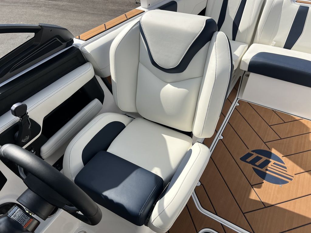 2025 Malibu Boats 22 LSV