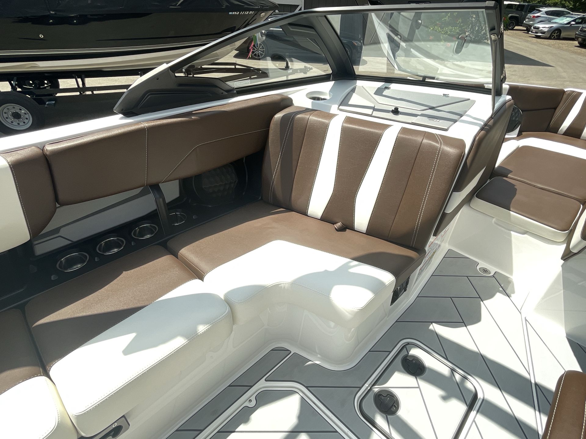 2024 Malibu 22 LSV