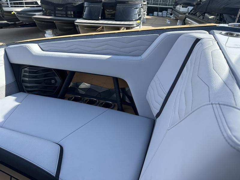 2025 Nautique G23