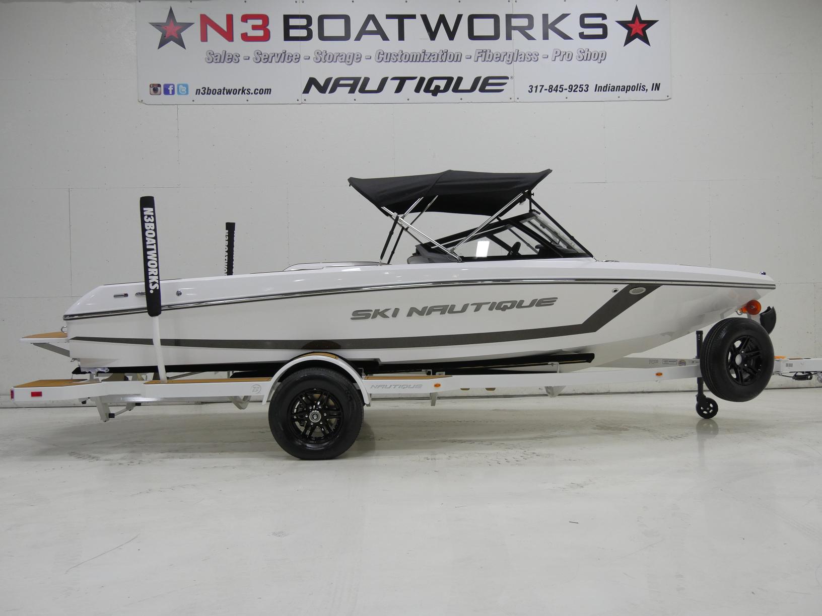 2025 Nautique 200