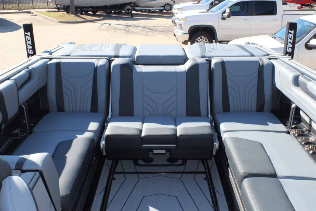 2025 Malibu 25 LSV