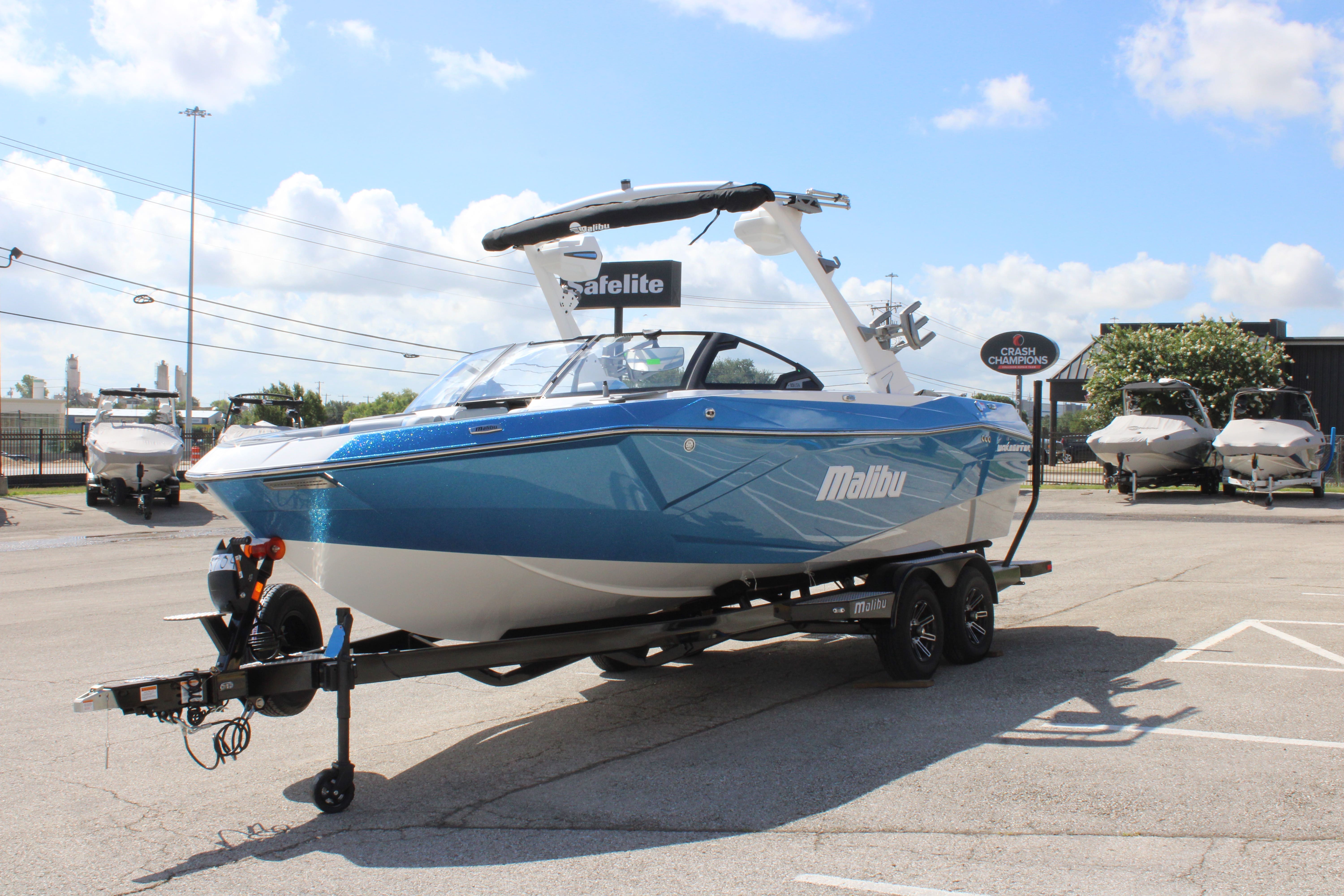 2025 Malibu 23 LSV