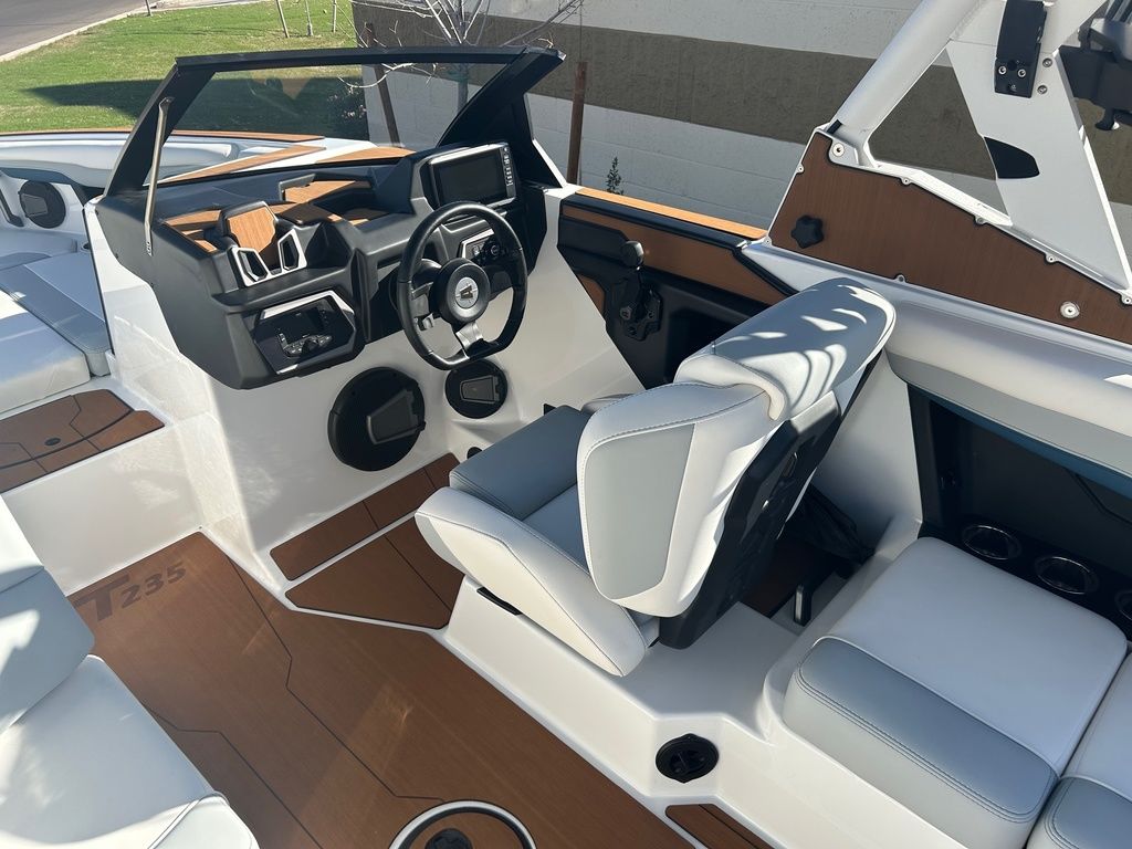 2025 Axis Wake Research T235