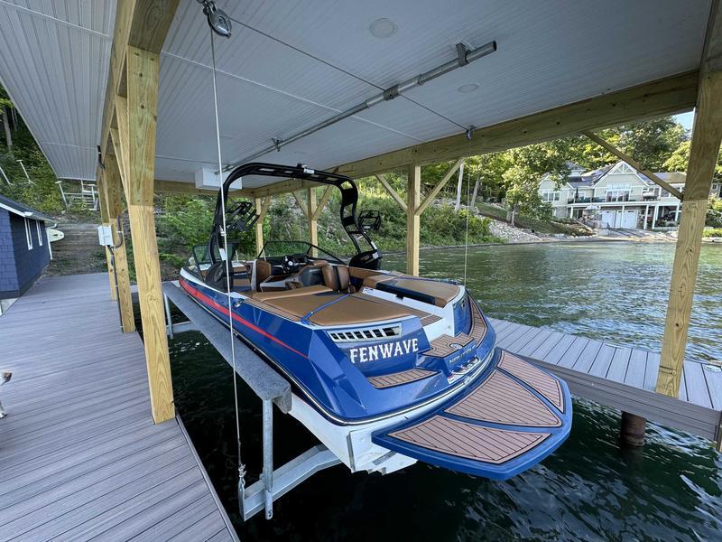 2016 Nautique 210
