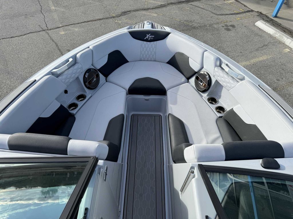 2022 MasterCraft XT23