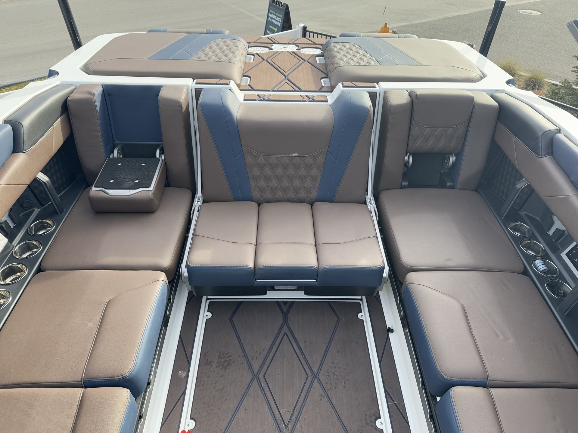2025 Malibu M230