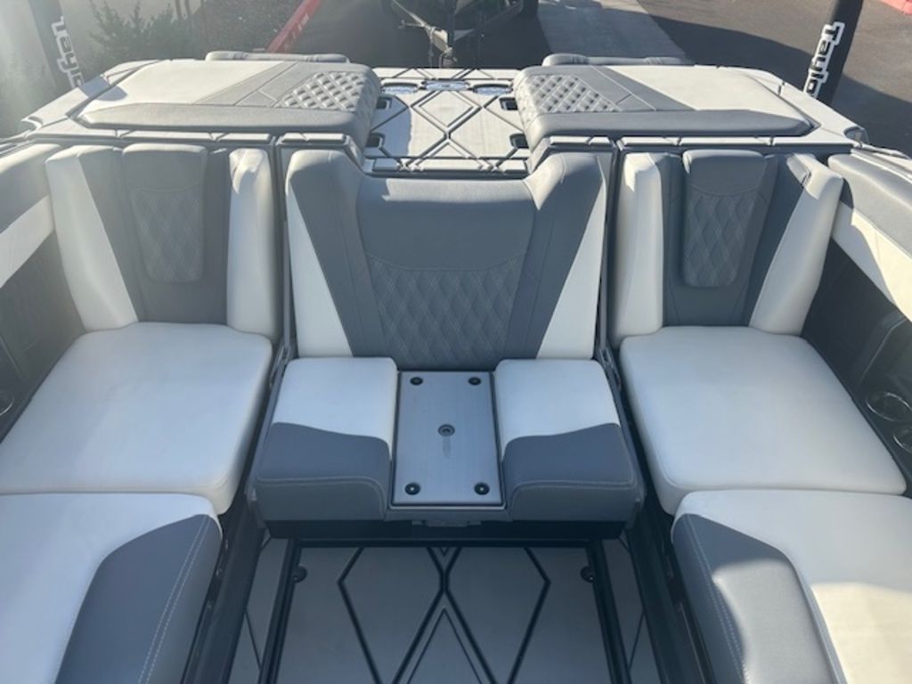 2025 Malibu Boats M230