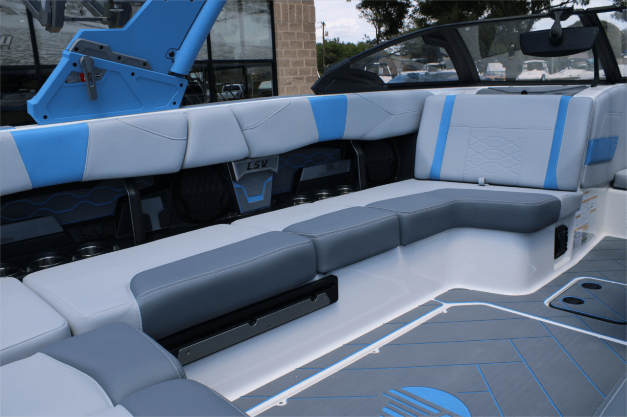 2025 Malibu 23 LSV Icon
